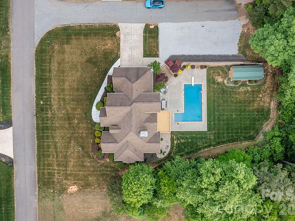 4th image of 141 Winding Creek Dr