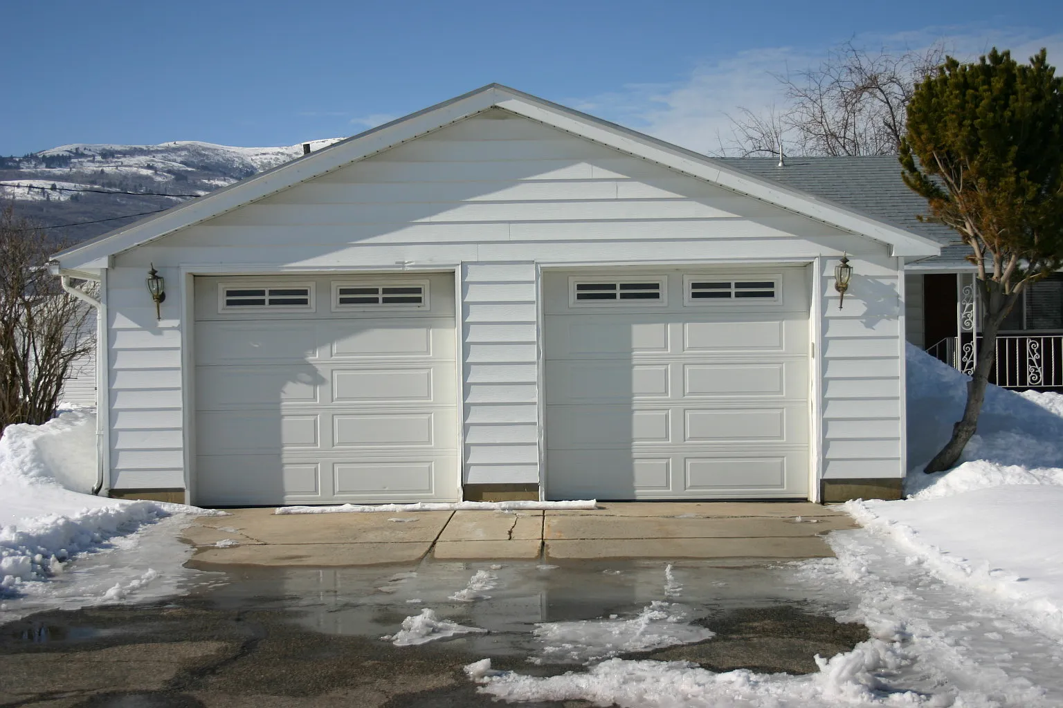 6 bed, 4676 sqft, $3,100 — Photo 3