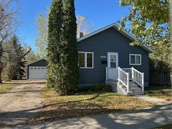 1008 Main St, Bottineau, ND 58318
