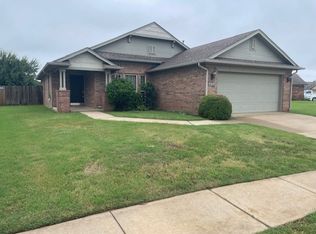 18300 Agua Dr, Edmond, OK 73012