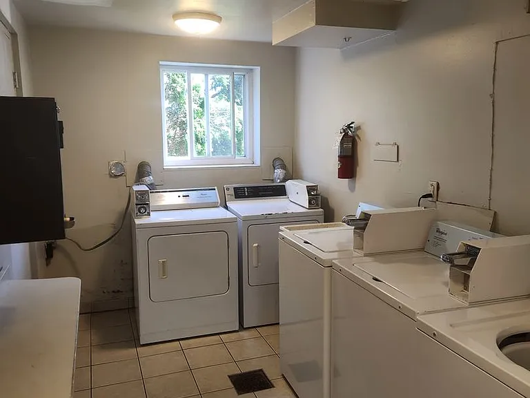 Taylor Court Apartments — Photo 13