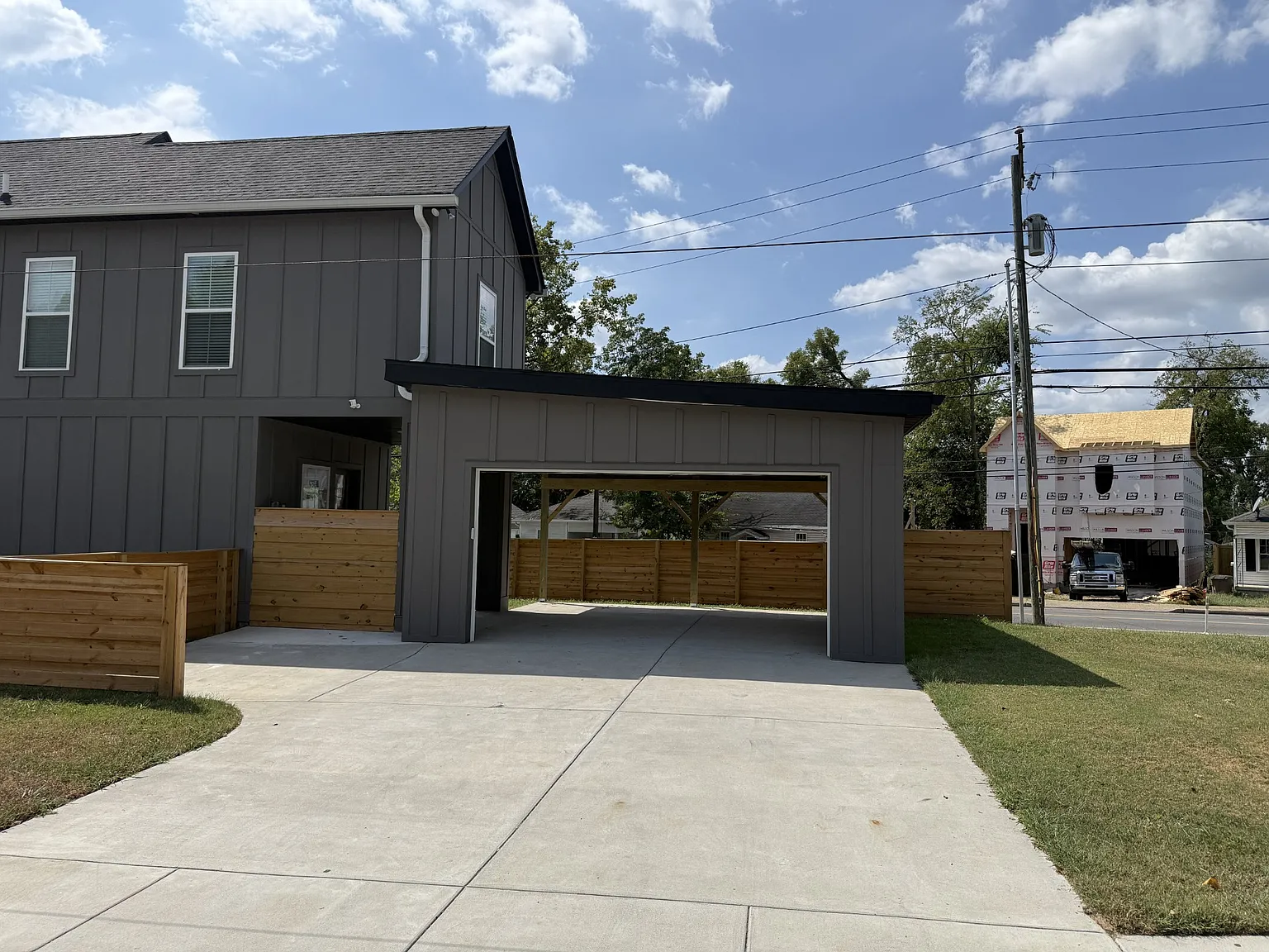 3 bed, 2.5 bath, 2393 sqft, $3,000 — Photo 2