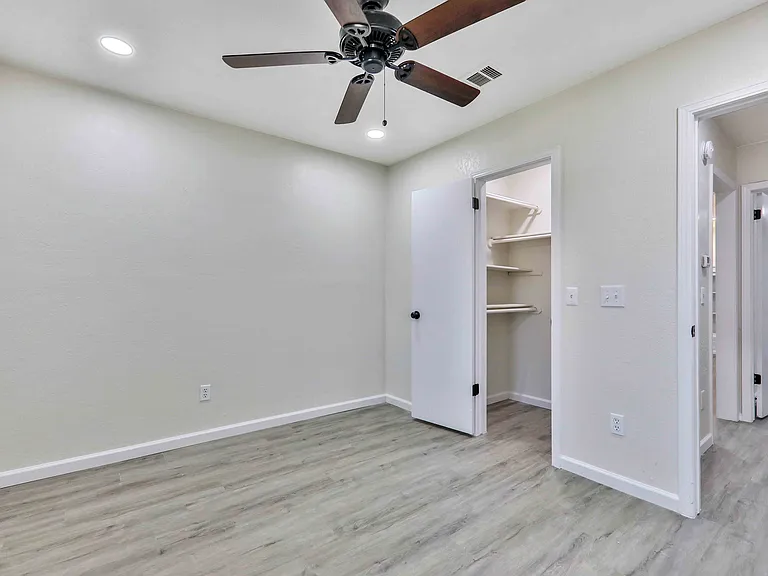 512 N Morgan Dr — Photo 8