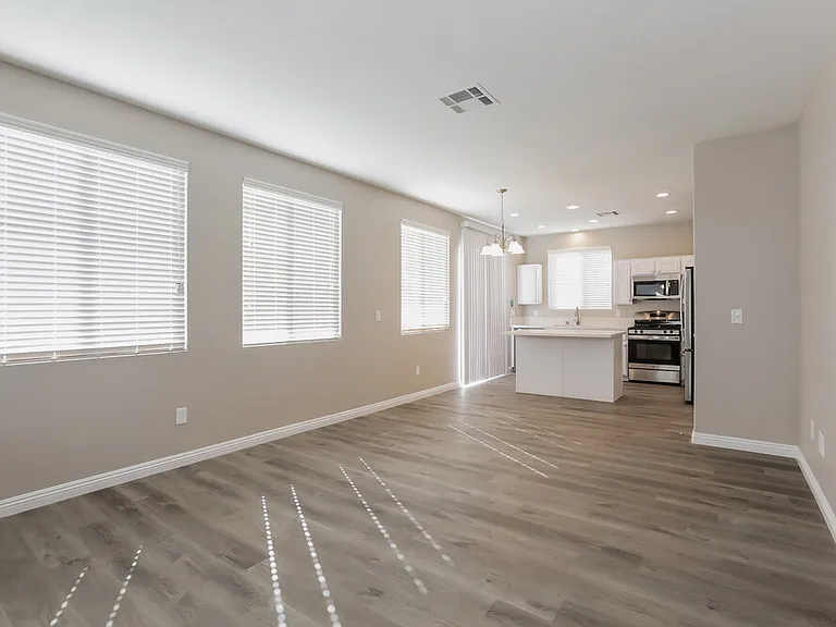 1004 Siena Hills Ln — Photo 4