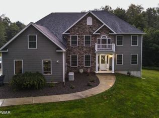 25 Leaf Dr, Honesdale, PA 18431