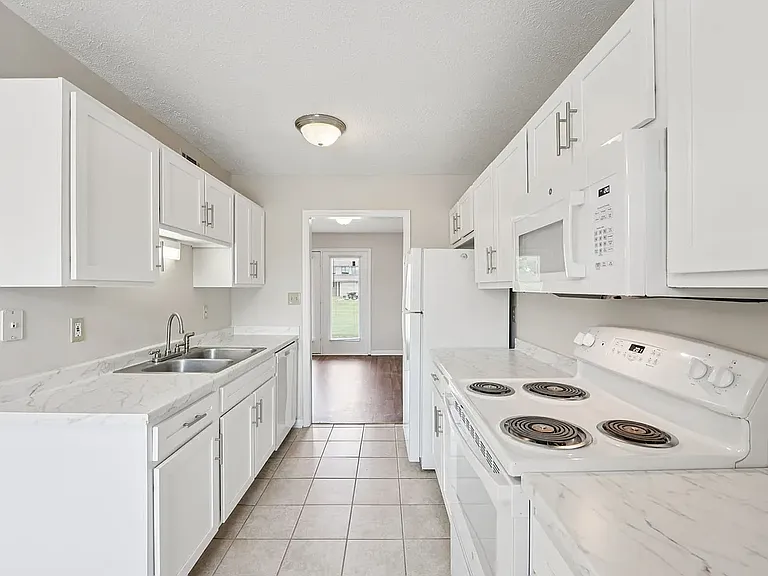 Hampton Townhomes — Photo 15