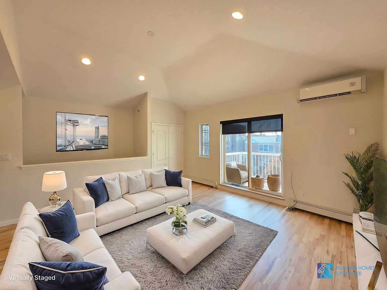 3 bed, 1050 sqft, $3,300 — Photo 2