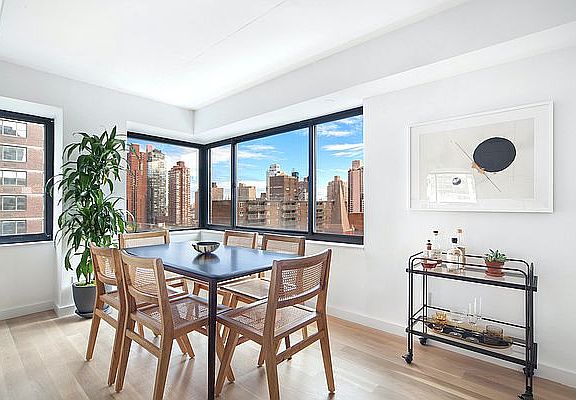 3rd image of 200 E 87th St APT 9M