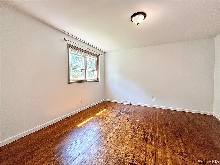 90 E Summerset Ln — Photo 10