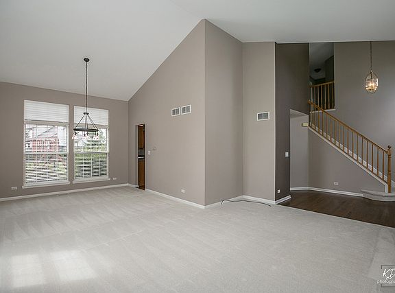 5th image of 2743 E Barrington Dr