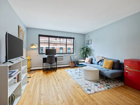 455 W Saint James Pl, Chicago, IL 60614