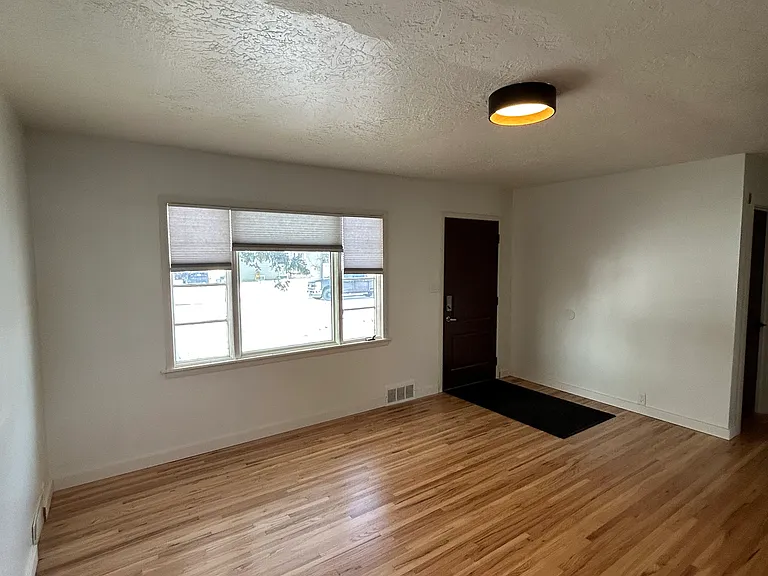 410 S 13th Ave — Photo 5