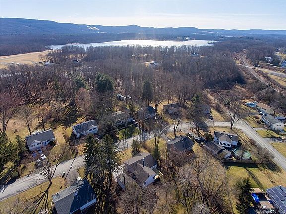 5th image of 52 Park Dr