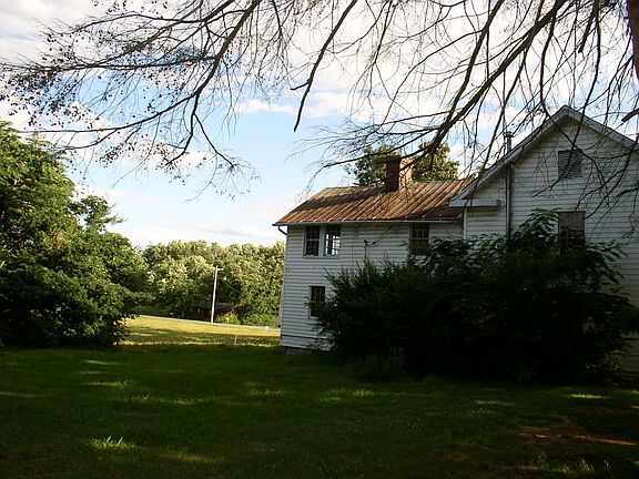 2nd image of 1608 Main St W