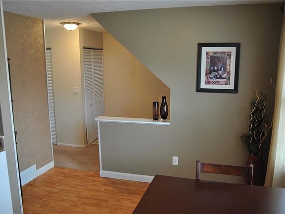 5th image of 104 Carriage Ct