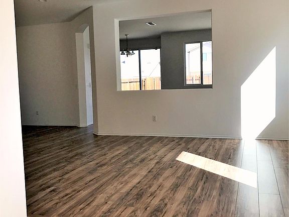 5th image of 15263 Sunbeam Ct
