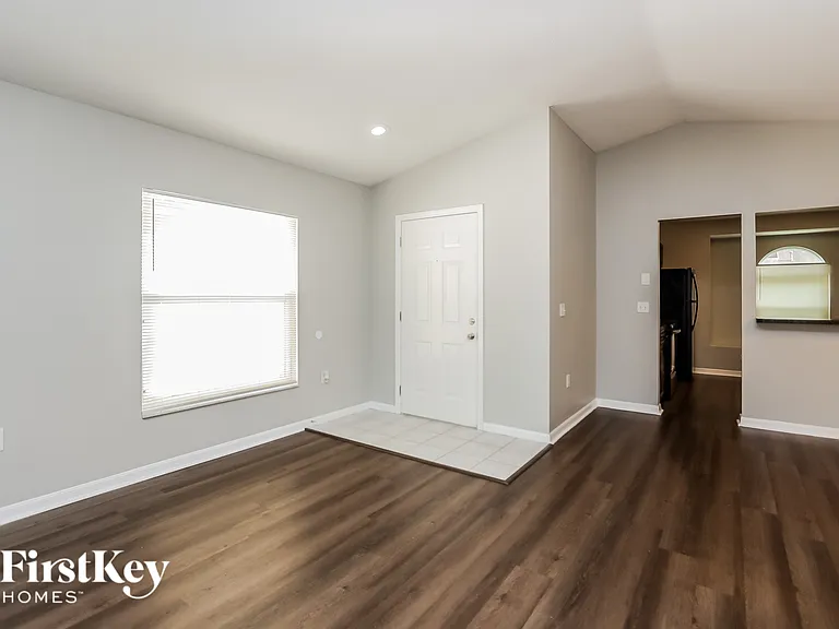 1703 Hulett Dr — Photo 2