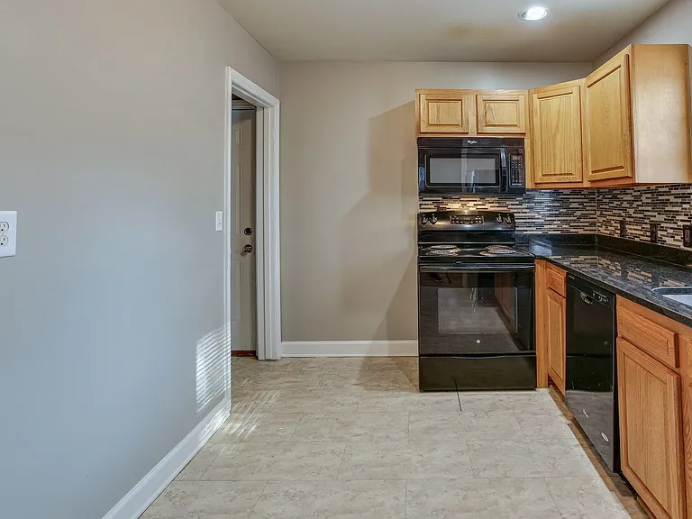 6020 Franklin St — Photo 7
