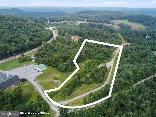 3 Victory Ln, Hedgesville, WV 25427