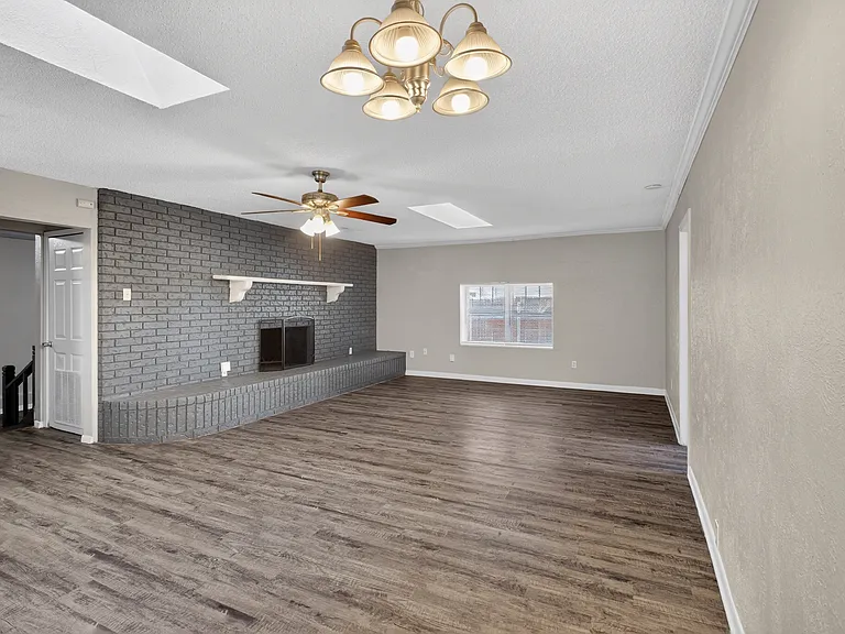 701 Harrison Ln — Photo 15