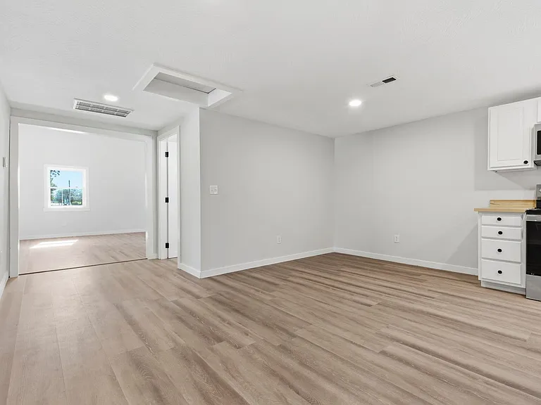 1339 E Division St — Photo 5