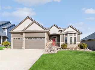 595 Spyglass Ct, Waukee, IA 50263