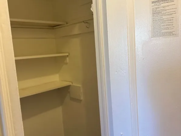 320 East 42nd Street image 3 of 8