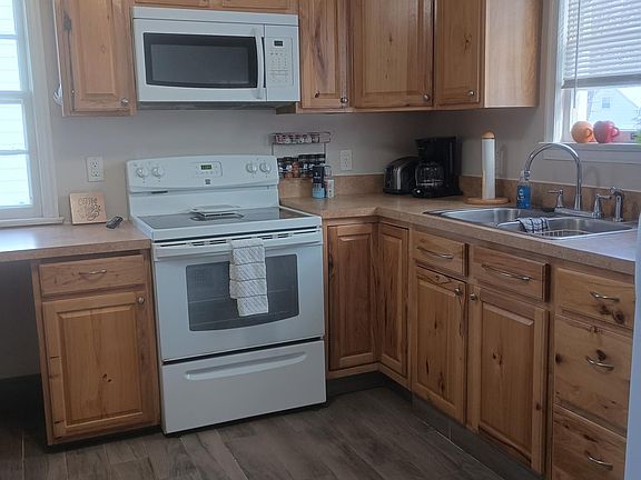 5th image of 919 7th Ave NW