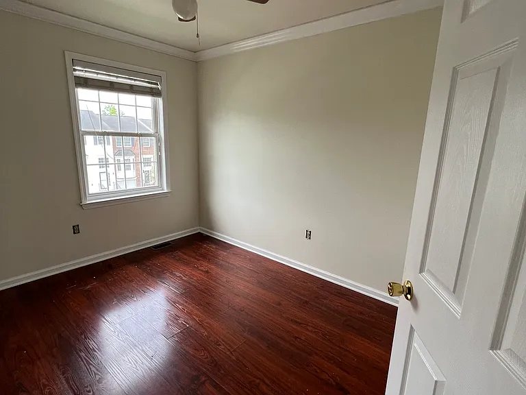 224 N Oak St — Photo 9