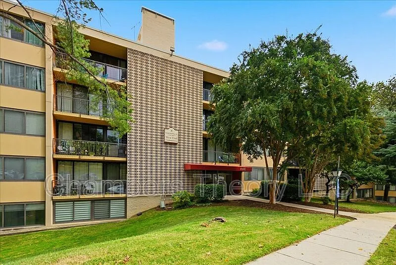 8 S Van Dorn St #607
