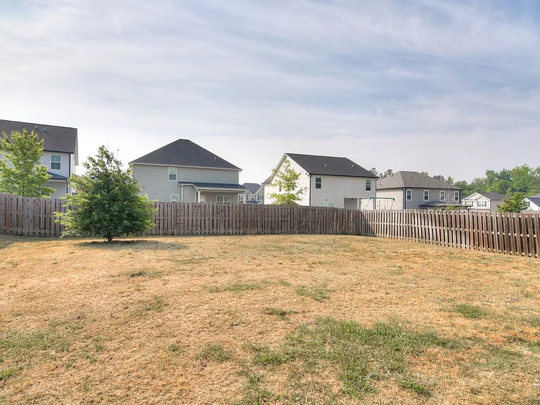 716 Navan Ln — Photo 31