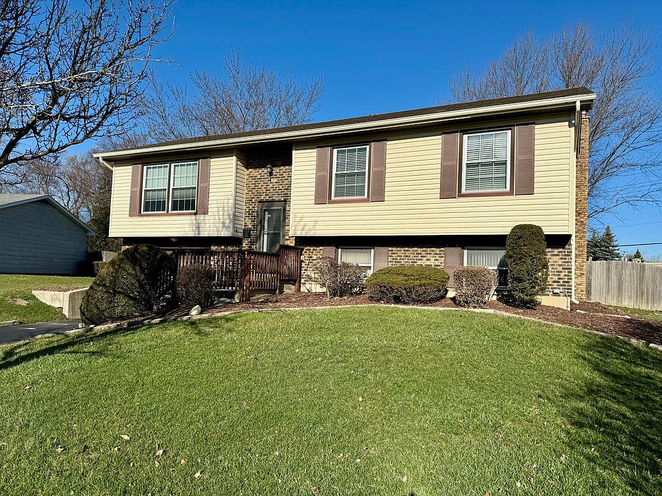 1st image of 940 Brush Hill Ln