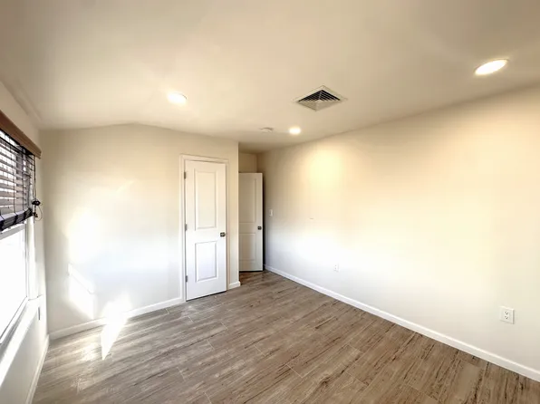 19-15 Clintonville Street image 6 of 17