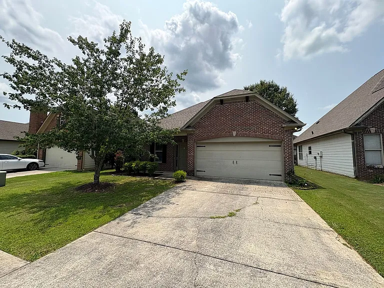 2131 Spaulding Pl — Photo 1