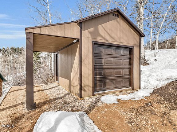 3rd image of 1091 Beaver Cir