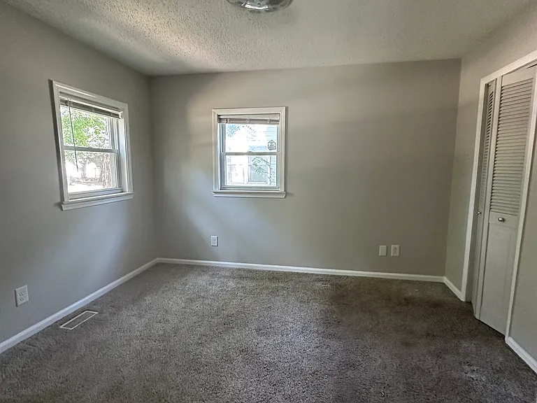 748 S Poplar St — Photo 7