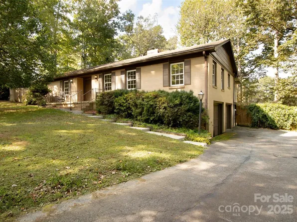 109 Brightwater Heights Dr, Hendersonville, NC 28791