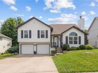 709 Red Maple Dr, Liberty, MO 64068