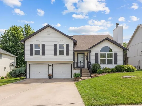 709 Red Maple Dr, Liberty, MO 64068