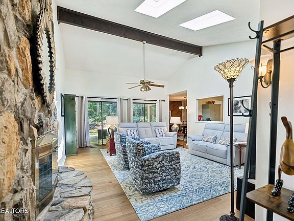 3rd image of 10033 Bluegrass Rd