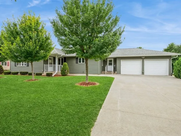 111 A Ave, Newhall, IA 52315