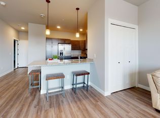 624 Autumn Wood Pkwy #239, Deerfield, WI 53531
