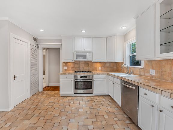 4th image of 1609 Driscoll St
