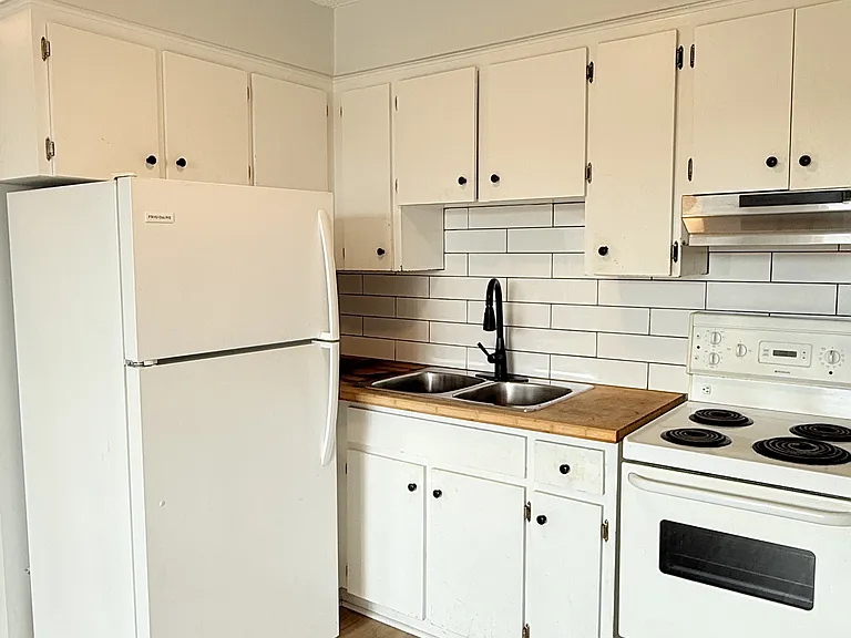 360 Tecumseh Rd W #307 — Photo 5