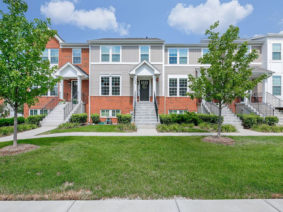 1st image of 15 Nicholas Dr E
