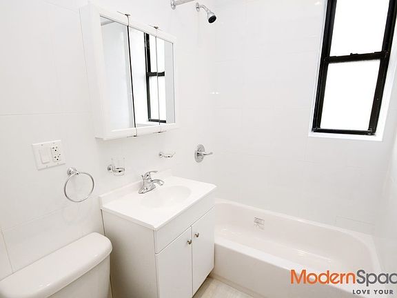 5th image of 3124 32nd St #3B