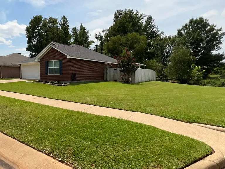 302 Willowbrook Ln — Photo 3