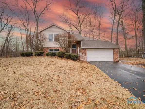 310 Oak Hill Ct, Holland, OH 43528