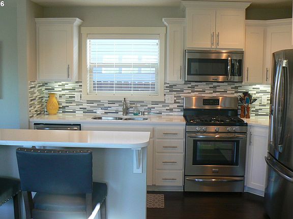 4th image of 12700 NE 53rd St