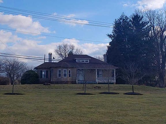 3rd image of 1096 Cherry Ln